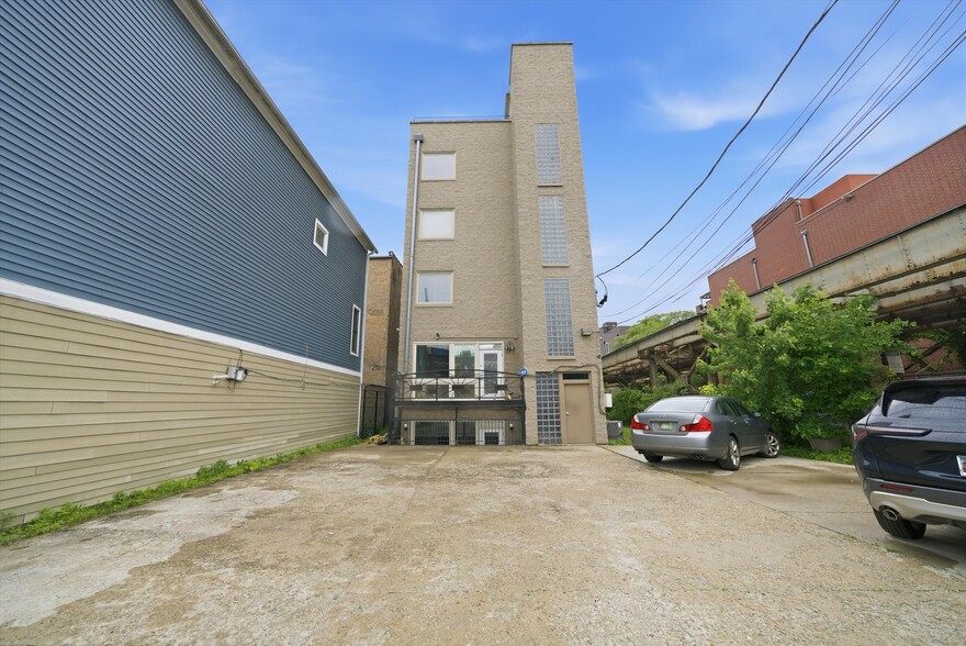 Building Photo - 308 W Evergreen Ave