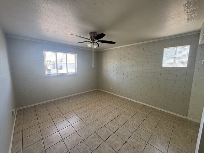 Building Photo - Maryvale 4 Bedroom