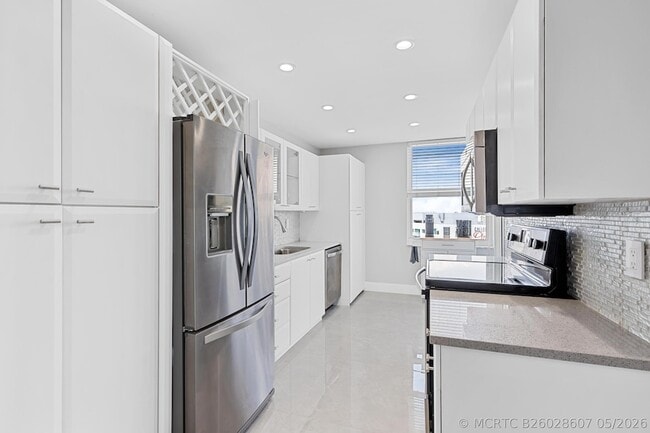 Building Photo - 2800 E Sunrise Blvd