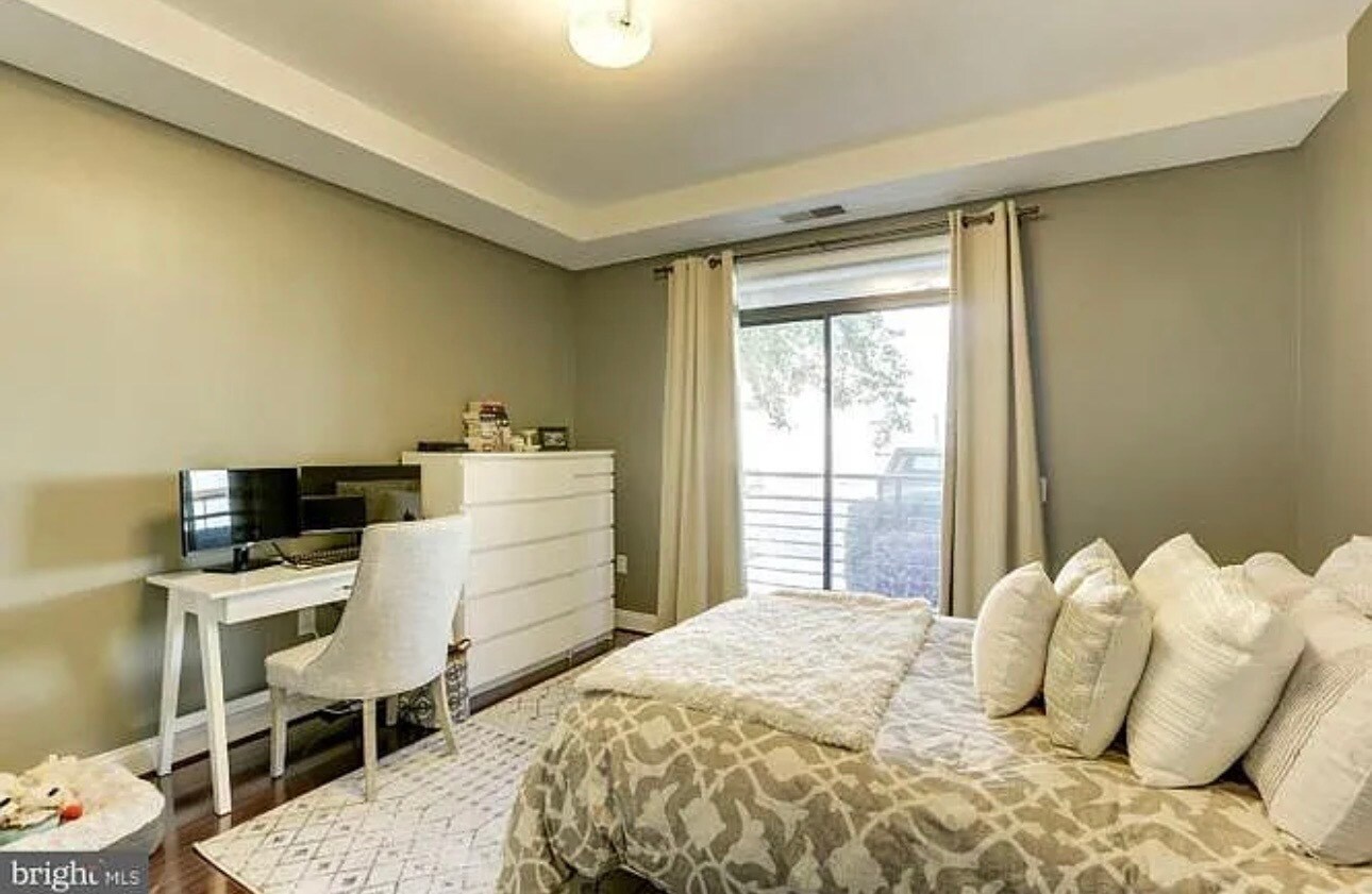 Building Photo - 525 N Fayette St