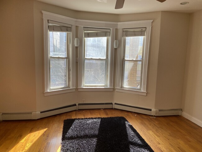 Building Photo - 1402 8th St