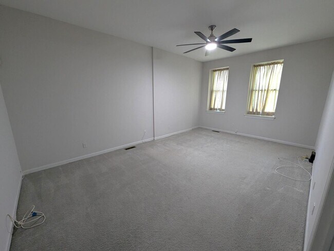 Building Photo - Sunshine on Shaw!