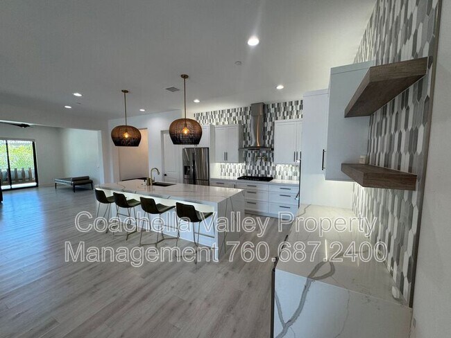 Building Photo - 74635 Tesla Dr