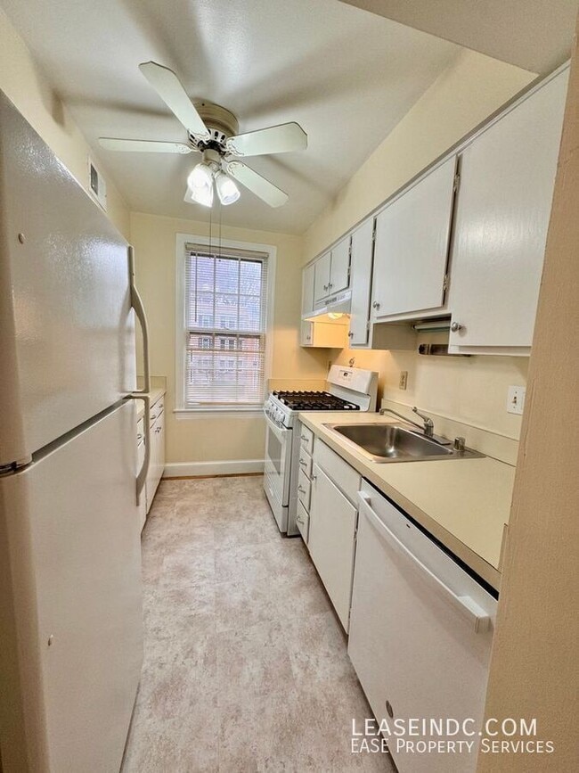 Building Photo - 2721 Ordway St NW