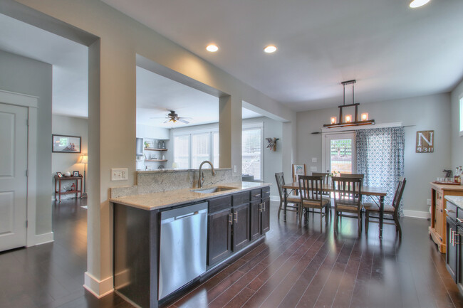 Building Photo - 1113 Camden Cir