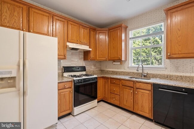 Building Photo - 1209 Blossom Cir