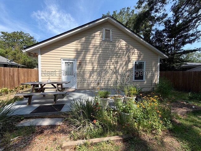 Building Photo - 3886 Walsh St
