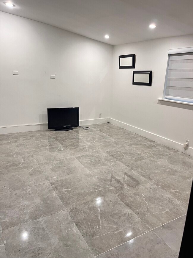 Building Photo - 6920 Fillmore St