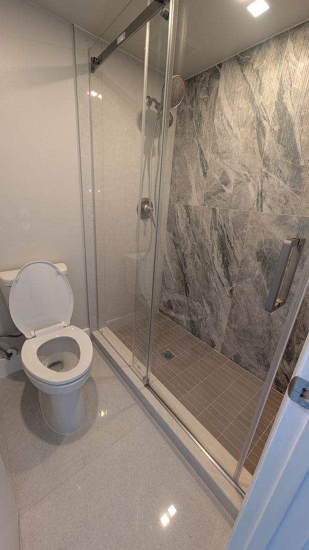 Building Photo - Complete remodeled 2 bedrooms 2 baths with balcony