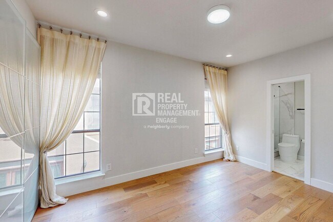 Building Photo - Highly Upgraded 2-Bedroom Townhome Available for Rent!