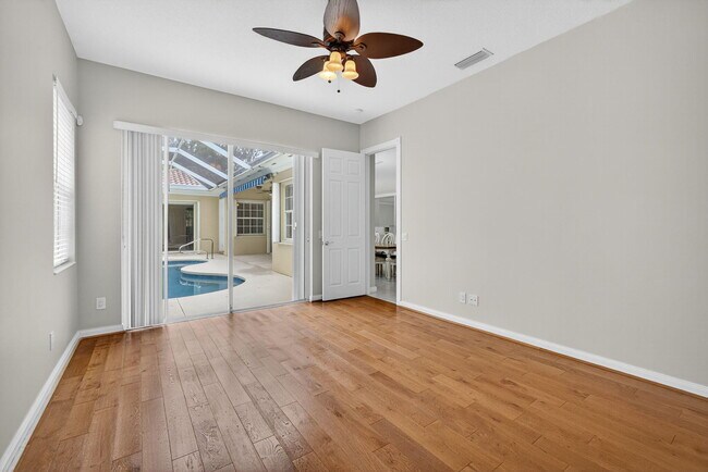 Building Photo - 121 Savona Dr