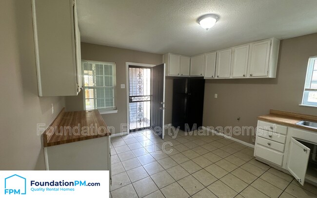 Building Photo - 3766 Windy Ave