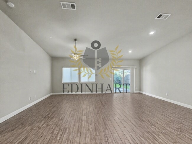 Building Photo - 1132 S Simon St