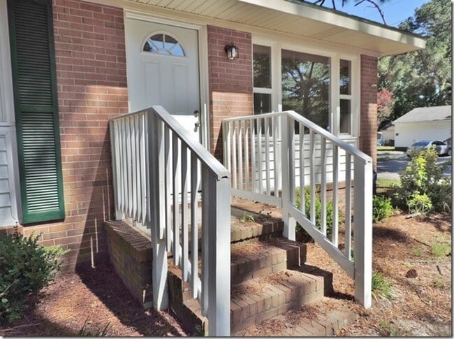 Building Photo - 310 Forrest Rd W