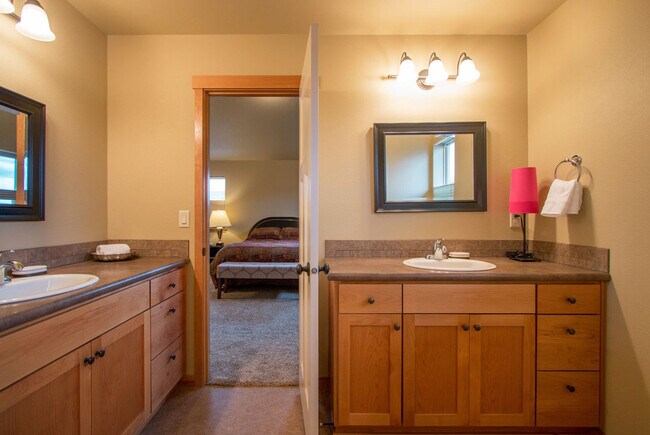Building Photo - 1021 Redtail Loop