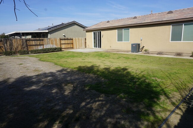 Building Photo - Beautiful Home Located in the Southwest!