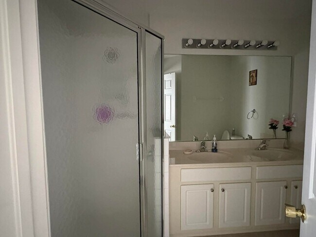 Building Photo - 2/2.5 Townhome in Fort Myers for Rent