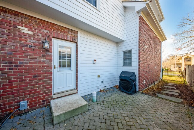 Building Photo - 844 N Ellsworth St