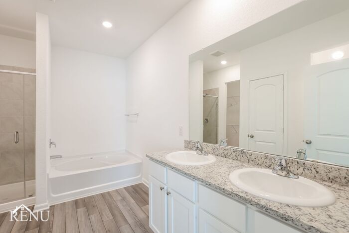 Building Photo - 2946 Jackson Smt