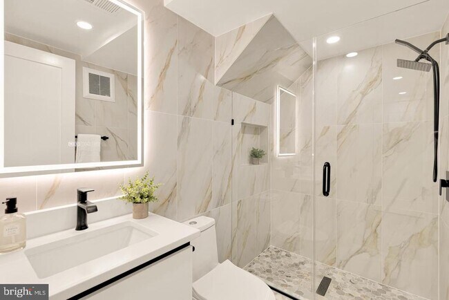 Building Photo - 3923 14th St NW