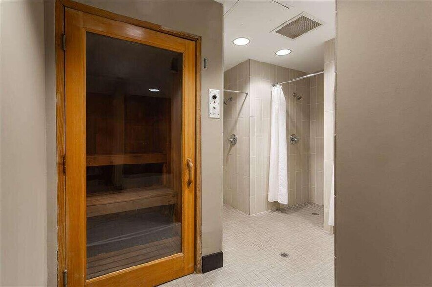 dry sauna in locker room - 1101 Juniper St NE
