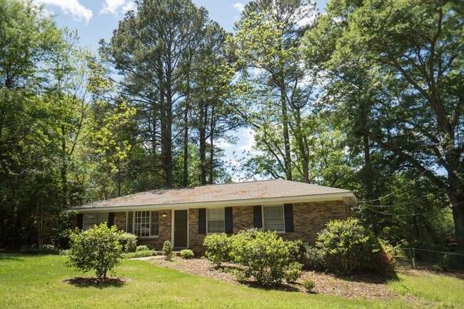 Primary Photo - Location! Location! Heart of Auburn!