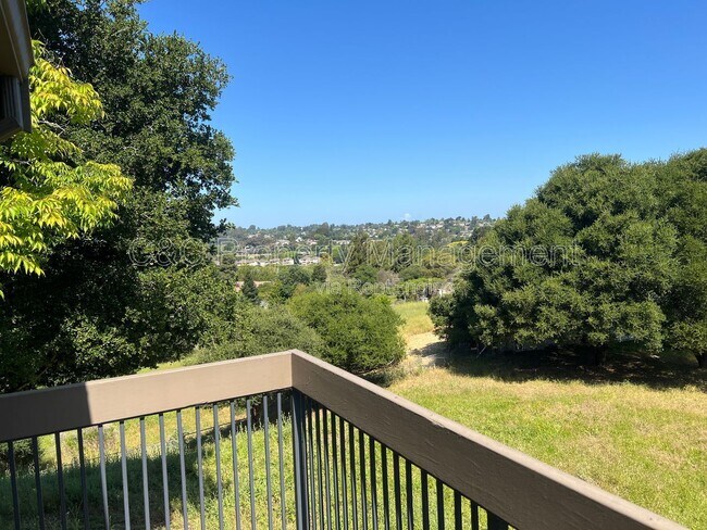 Building Photo - 5312 Ridgeview Cir