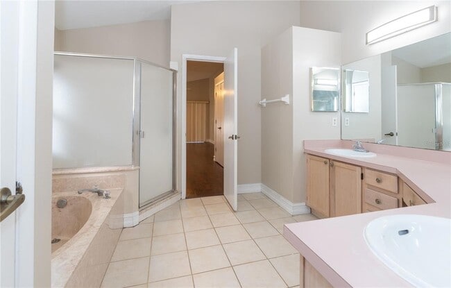 Building Photo - 12860 Waterhaven Cir