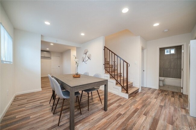 Building Photo - 803 E 89th St