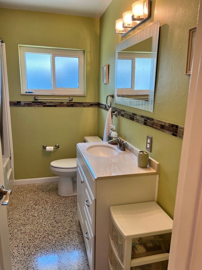 Building Photo - 6month Min. Gulfport High & Dry Home