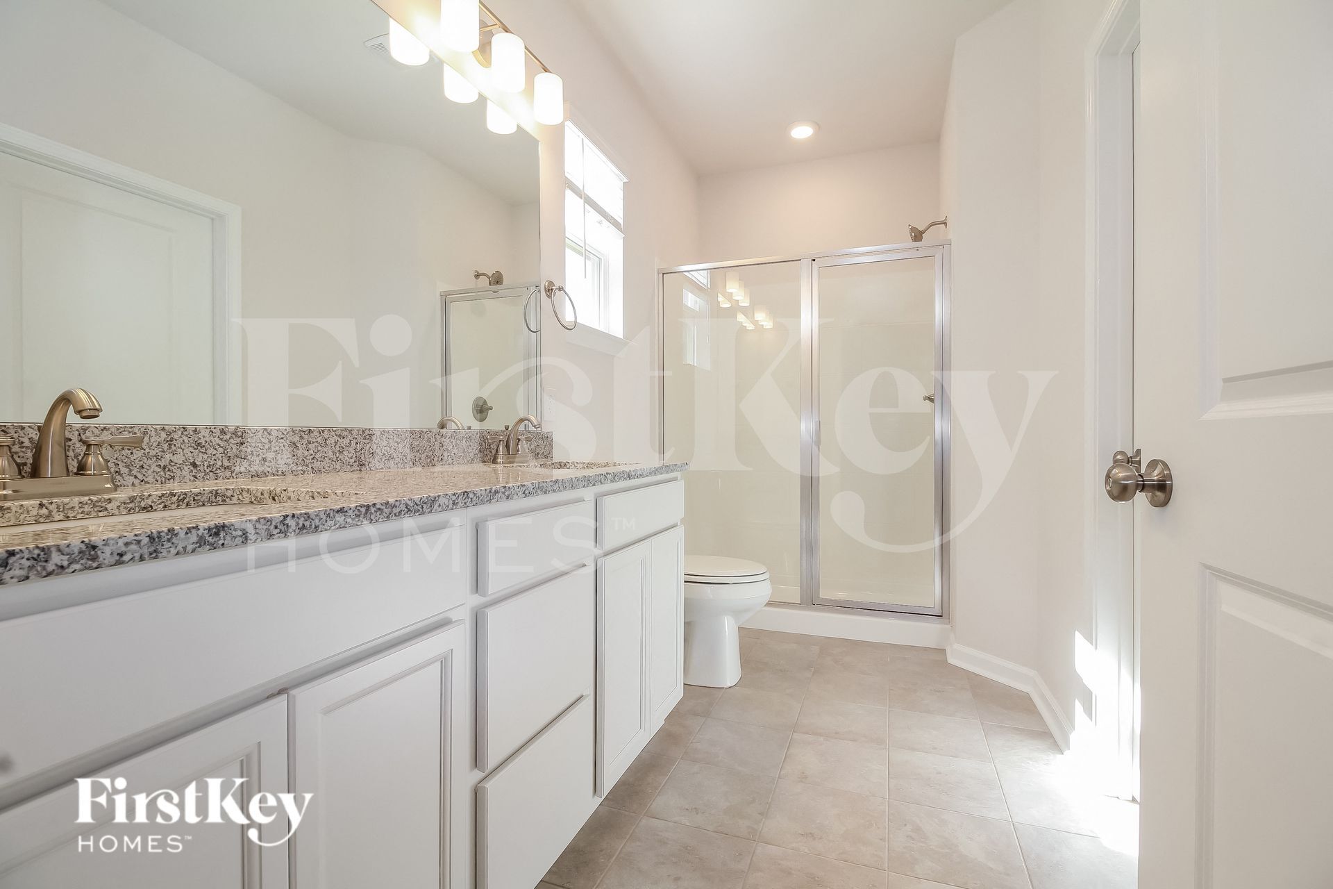 Building Photo - 530 Hillpark Ln