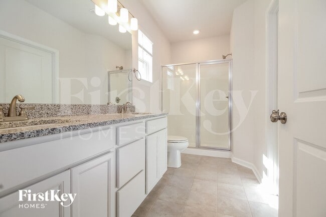 Building Photo - 530 Hillpark Ln