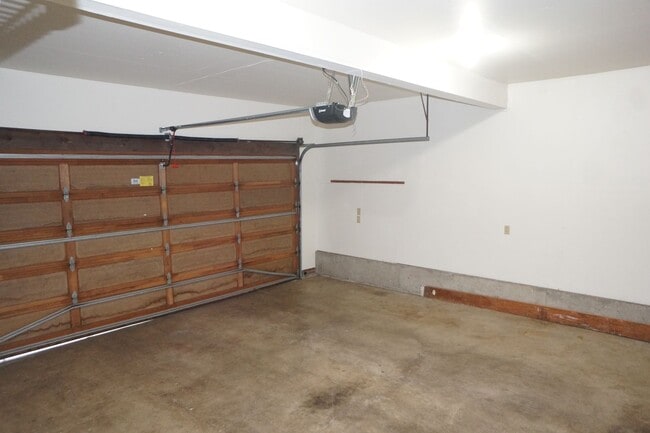 Building Photo - Lake Oswego South Shore Traditional