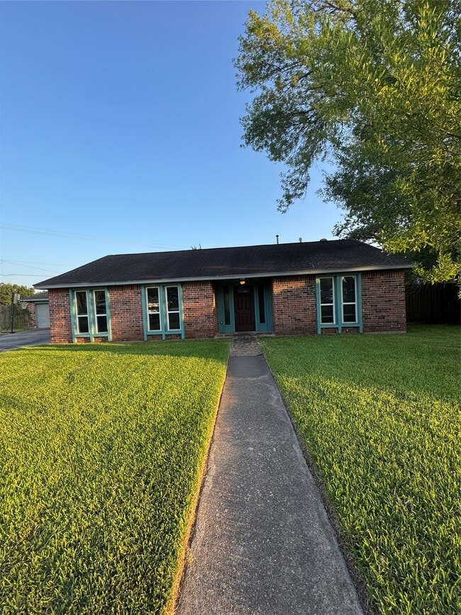 Building Photo - 16510 Oxnard Ln