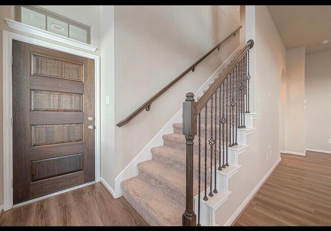 Building Photo - 8700 Laurel Crest Dr