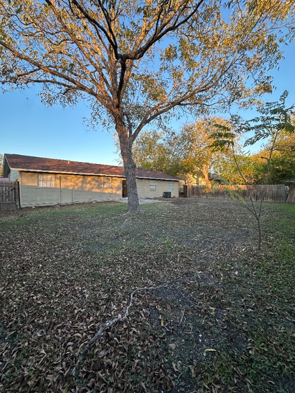 Building Photo - 7206 Glen Haven Dr