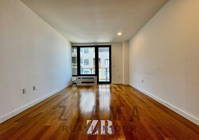 Building Photo - 25 E 19th St
