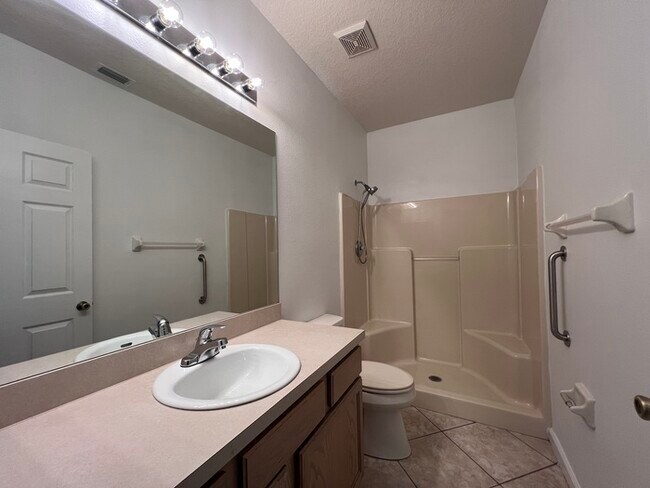 Building Photo - HUGE PRICE REDUCTION!! HOME IS READY FOR A...