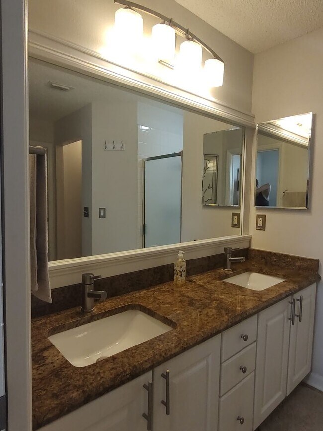 Building Photo - Furnish Single Family Home in The Villages