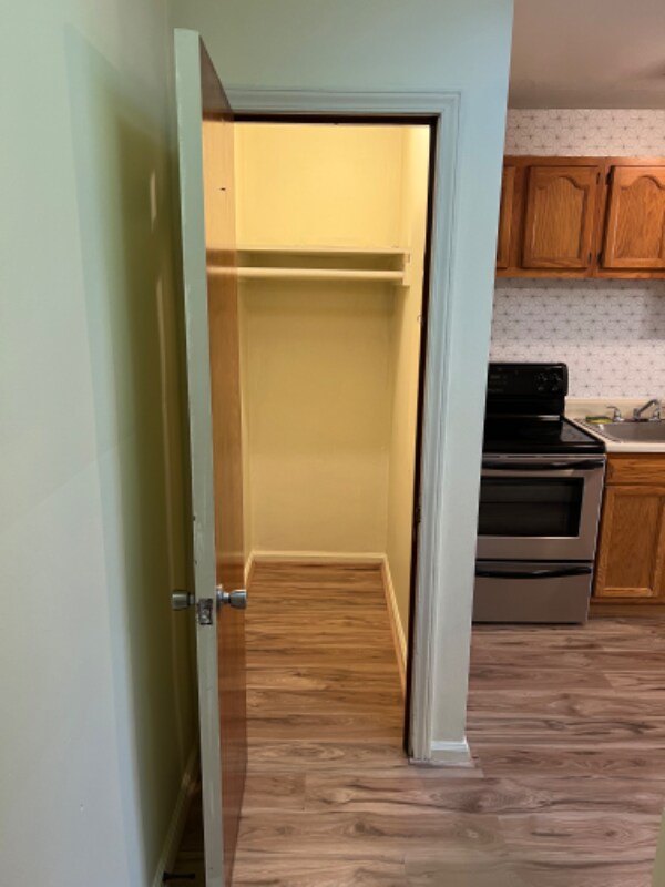 Building Photo - 1678 Fort St