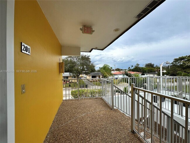 Building Photo - 2822 Van Buren St