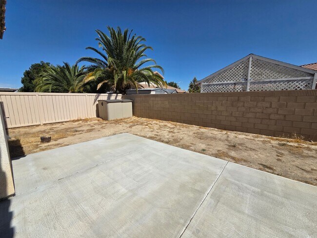 Building Photo - New Listing!