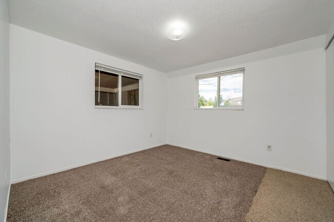 Building Photo - West Jordan Duplex w carport AVAILABLE NOW!!