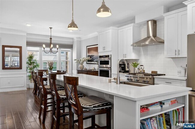 Building Photo - 117 Truman Dr