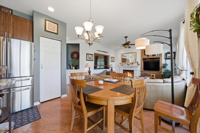 Building Photo - Stunning Mundelein Home on a Quiet Cul-de-Sac with Pond Views