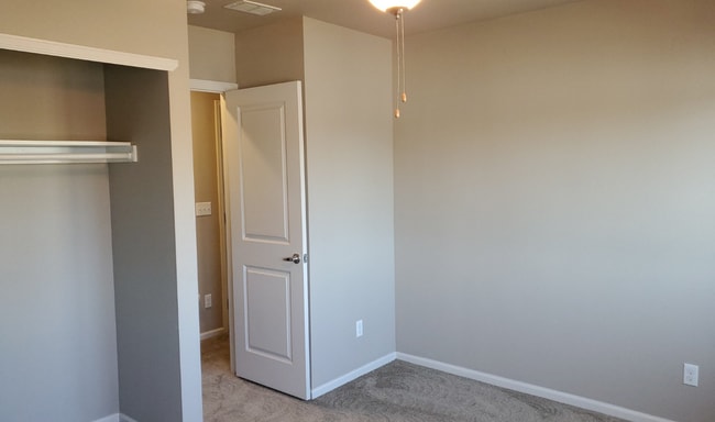 Building Photo - 2BR/2.5BA Condo in Englewood