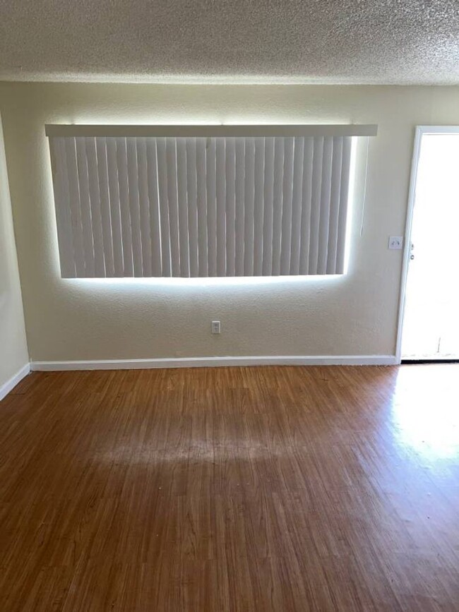 Building Photo - Adelanto Family Neighborhood! $2,100 3 Bed...