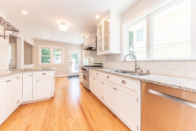 Building Photo - 1111 Olivia Ave