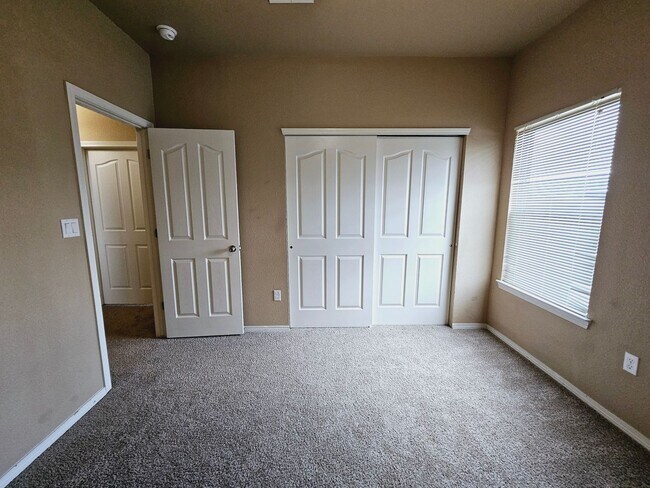 Building Photo - Beautiful 4 bedroom 2.5 bath home in Northeast El Paso!