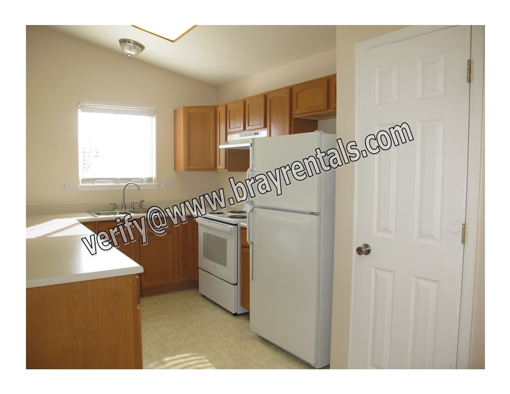 Building Photo - 1143 E Carolina Ave